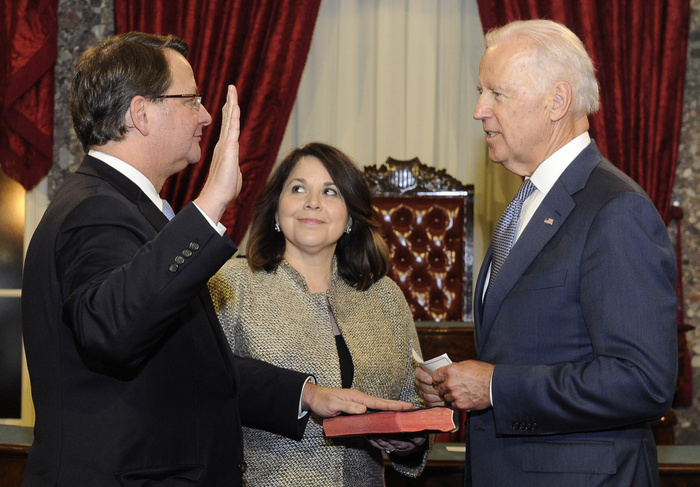 senaor peters being sworn in by the vice president
